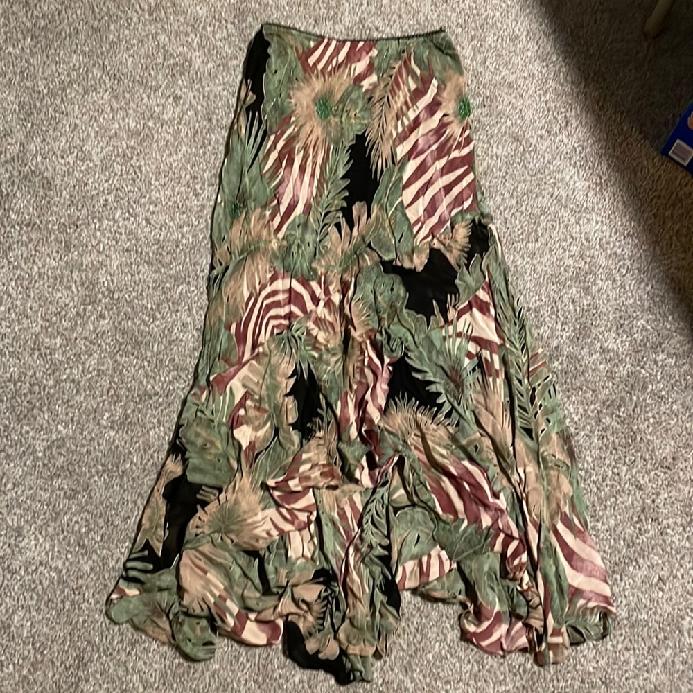 Selling a lovely maxi skirt from the brand rogue